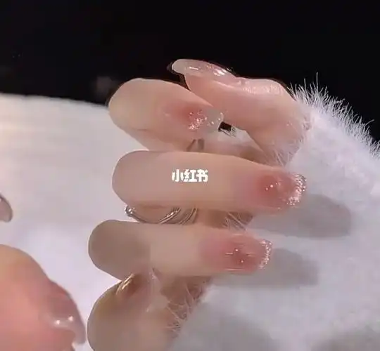 最近超火的网红美甲渐变猫眼