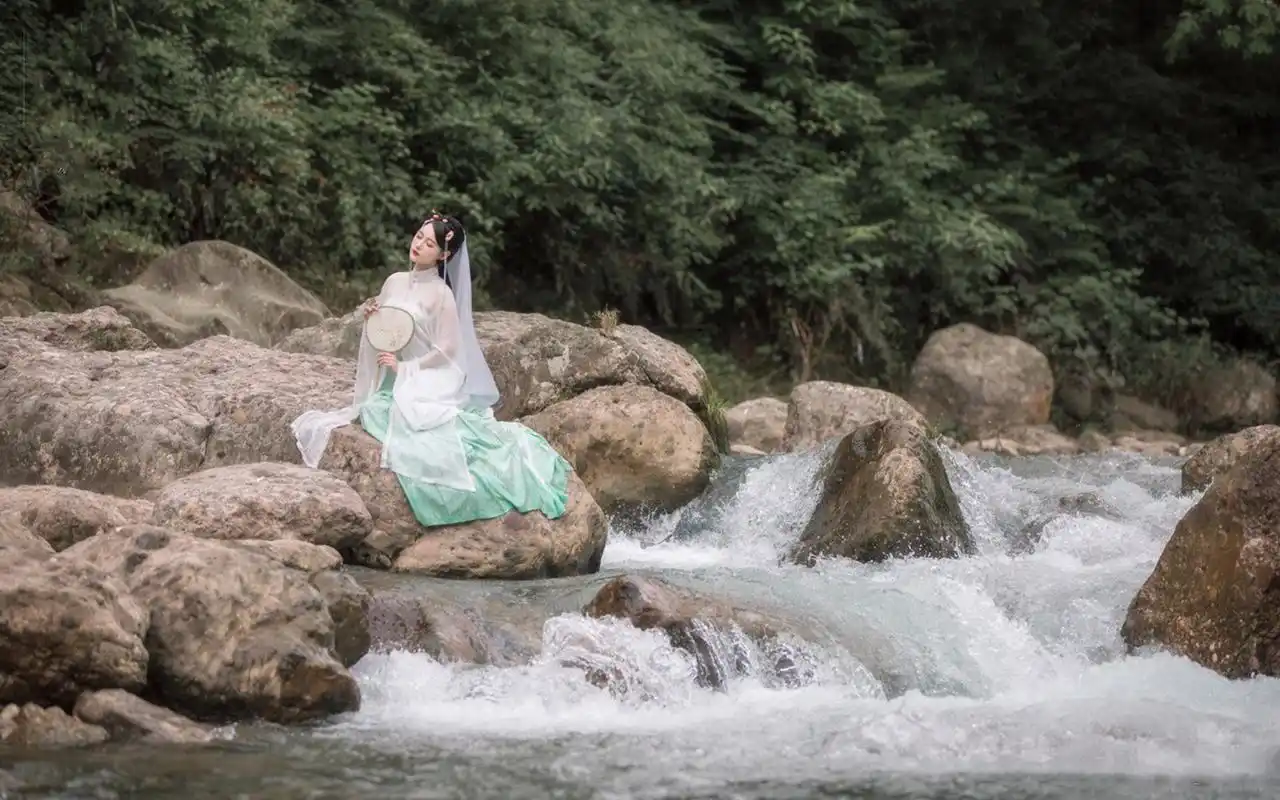 仙气古装美女唯美高清桌面壁纸