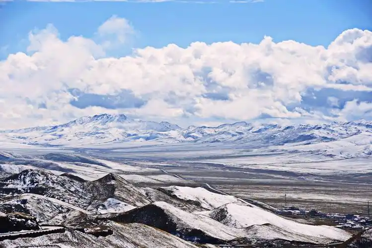 大美祁连山 一一雪山巍峨,草原广袤,牛羊成群
