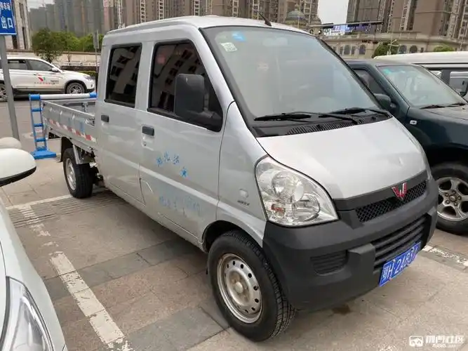 五菱荣光双排小卡