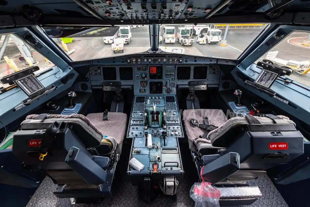 跟大家分享一哈我拍的空中客车319/320,330,340,350,380的驾驶舱 图1