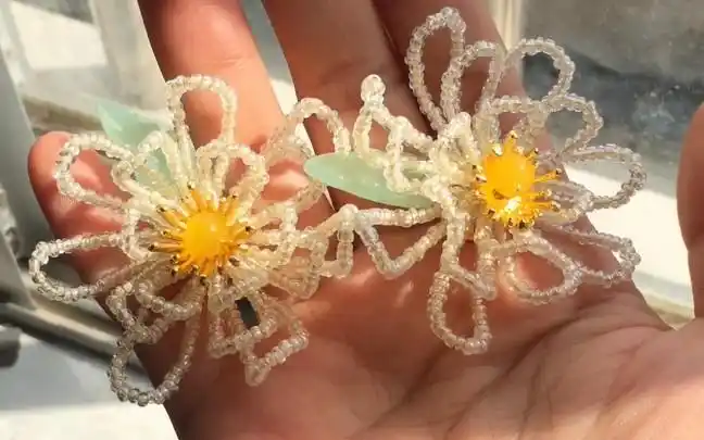 15块钱一斤的米珠串出来的小花花