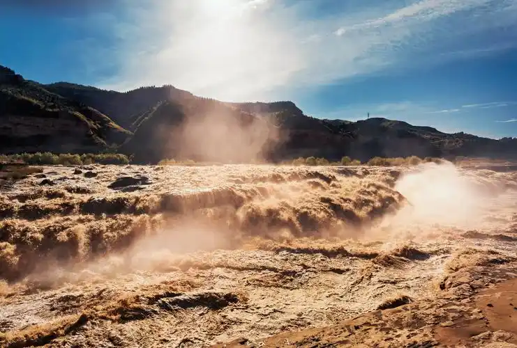 奔腾咆哮吧黄河