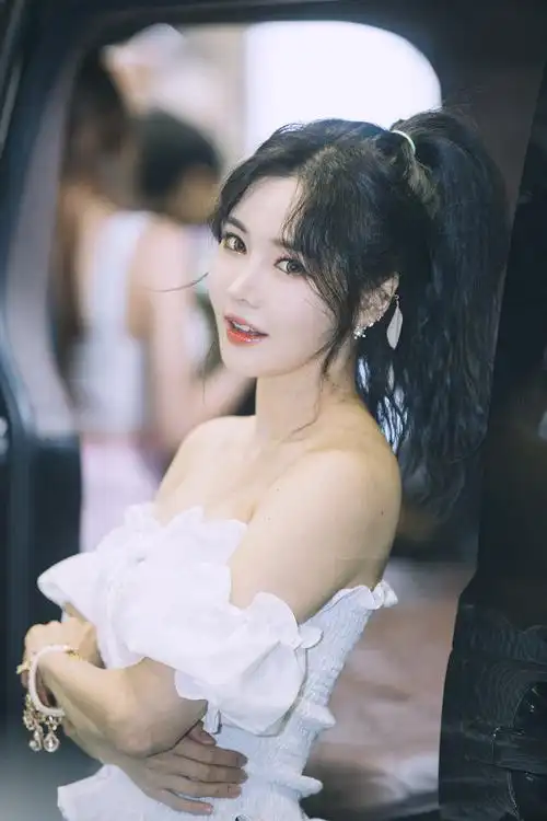 2018 autoweek 美女车模 韩佳恩 高清美图 第一弹