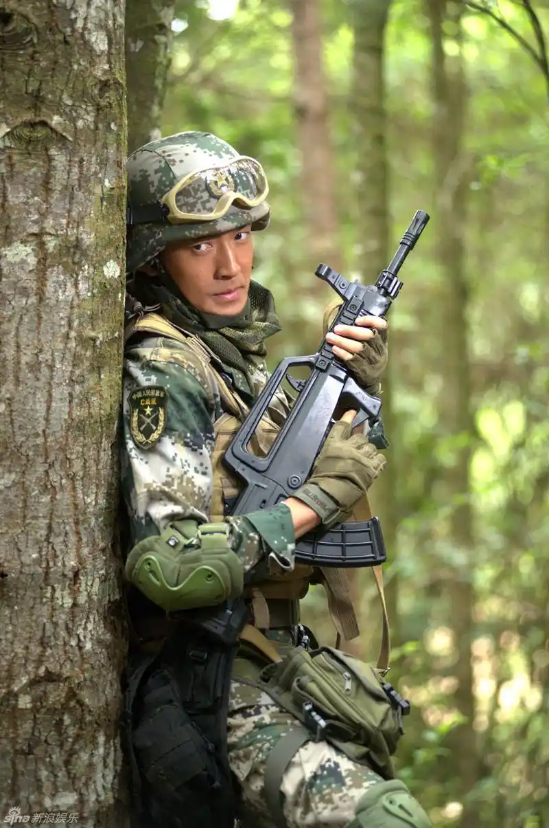 组图:张博《战雷》演血性工兵 丛林战默然淌泪_高清图集_新浪网