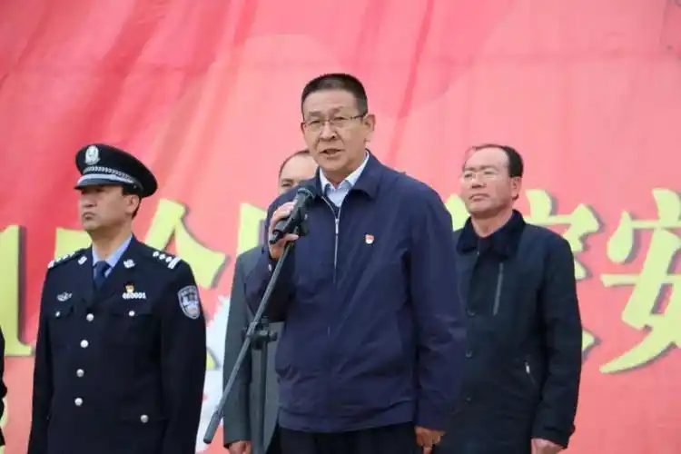 县委常委,政府副县长,政法委副书记高继飞主持仪式并致辞四月泾源,山