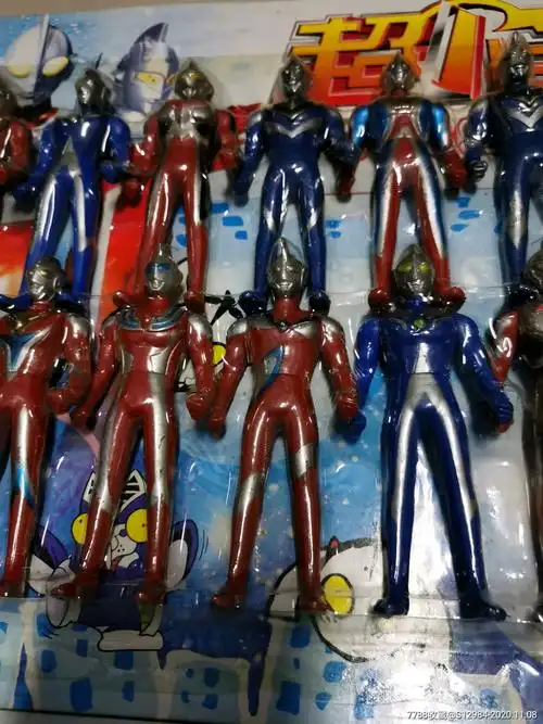 奥特曼玩具,两盒,48个,11厘米高.我不知道什么年代的,看好再买.