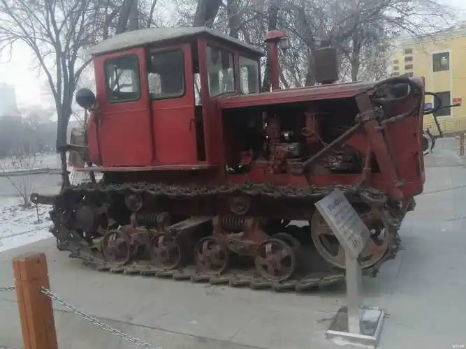 大富翁履带式拖拉机