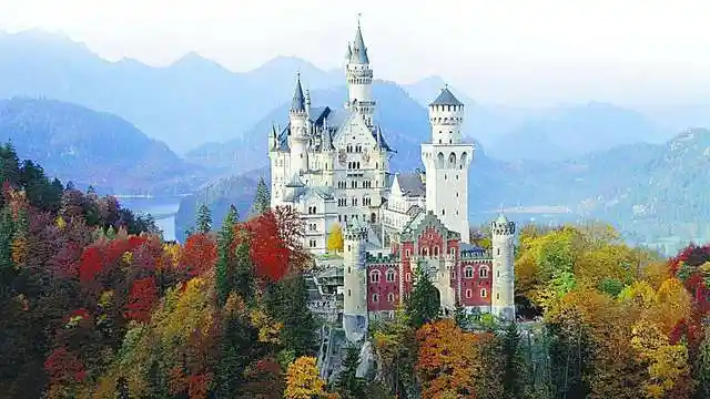 整座村子就是一个城堡距今400多年比西方城堡漂亮多了