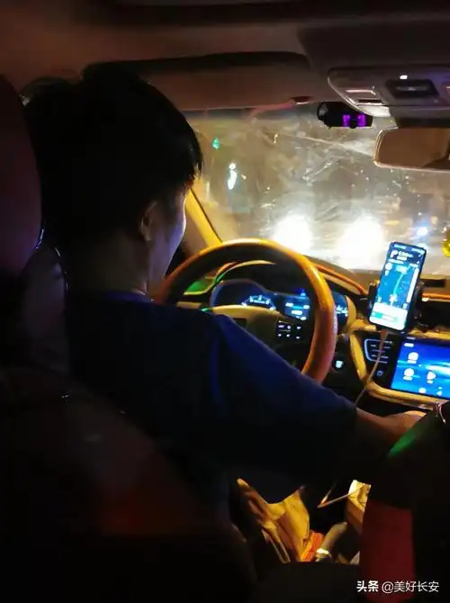 西安头条# 西安网约车司机单笔挣了25万! 昨天晚上