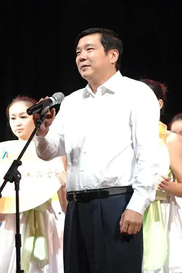 高枫厅长宣布广西第三届大学生艺术展演活动正式开幕
