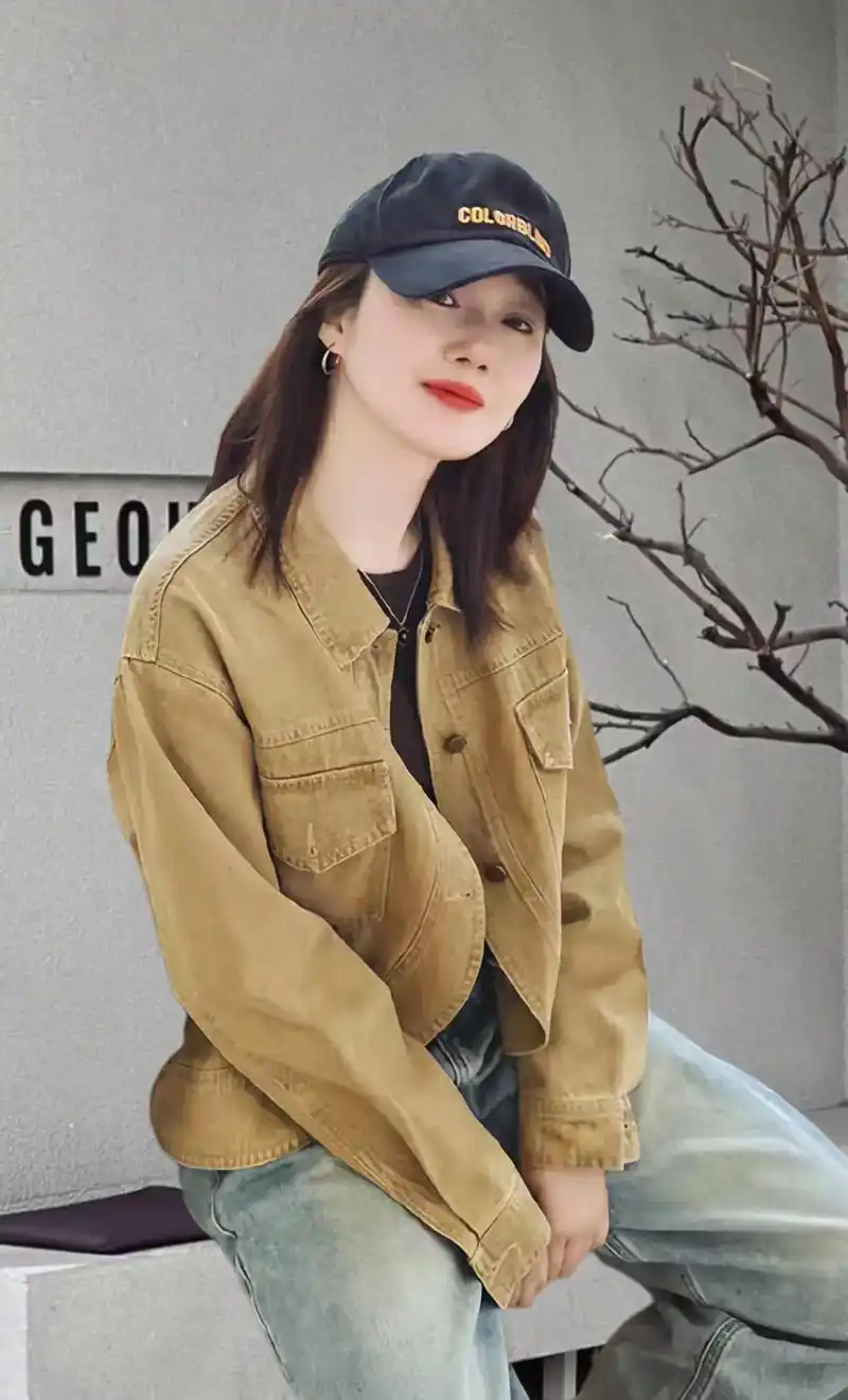 美式风格的牛仔外套,搭配高腰牛仔裤,打造休闲又时尚的穿搭,成 - 抖音