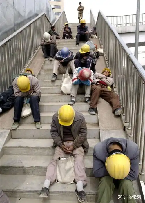 不可否认,这当然无疑是农民工谋取生活的手段而辛勤劳作而为,但是更加