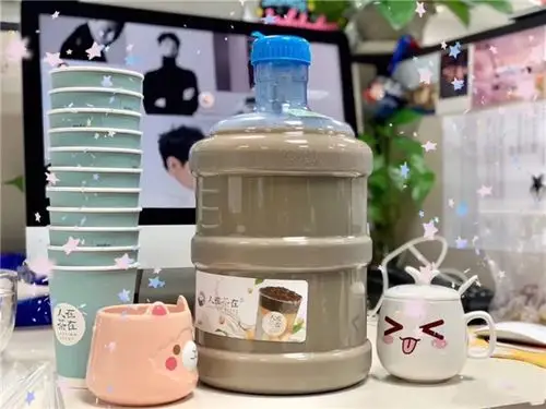 完美复刻饮水机桶的xxxl版奶茶