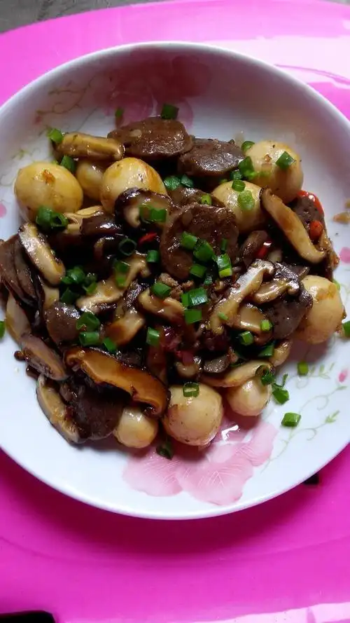 香菇炒肉丸