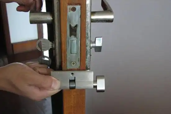 防盗门拉手如何安装 八步轻松解决