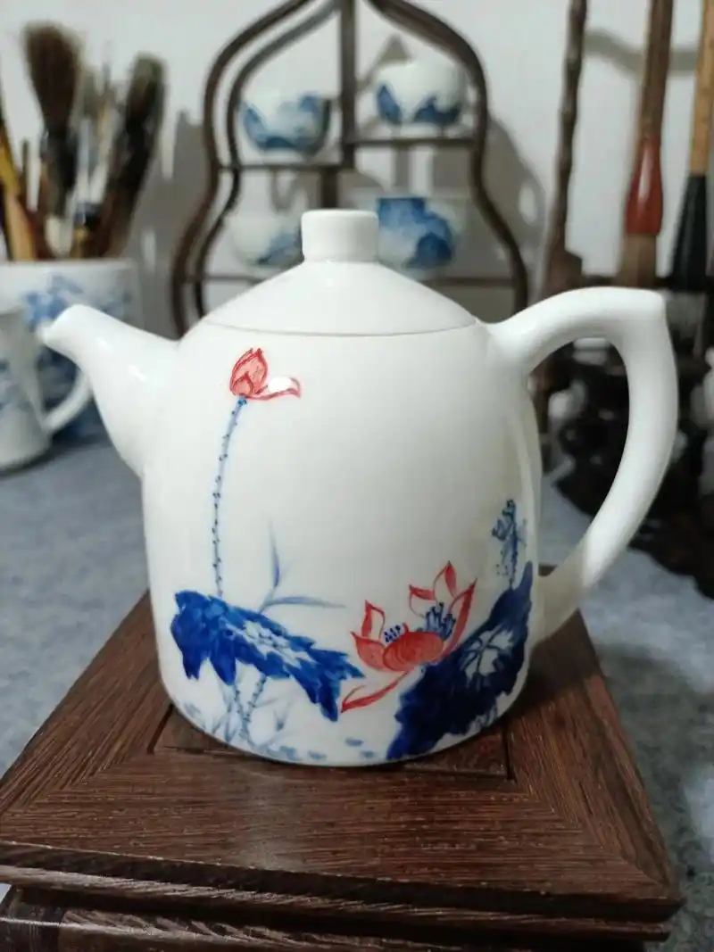 景德镇茶壶,手绘荷花青花瓷,就一个. - 抖音