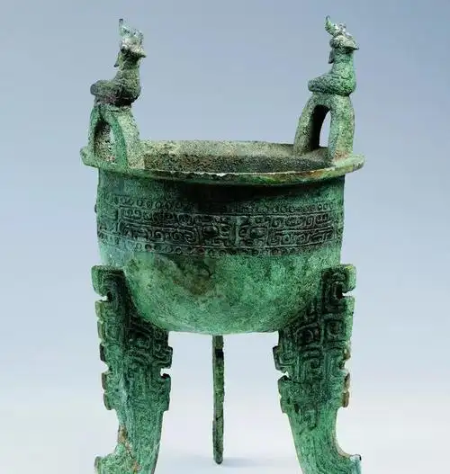 乳钉纹是商周之际青铜器上一种简单的纹饰,呈乳突状,可归类为圆圈纹