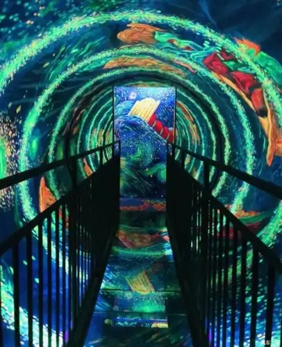 【万物复苏送福利】小鹏车主带你游梵高星空艺术馆