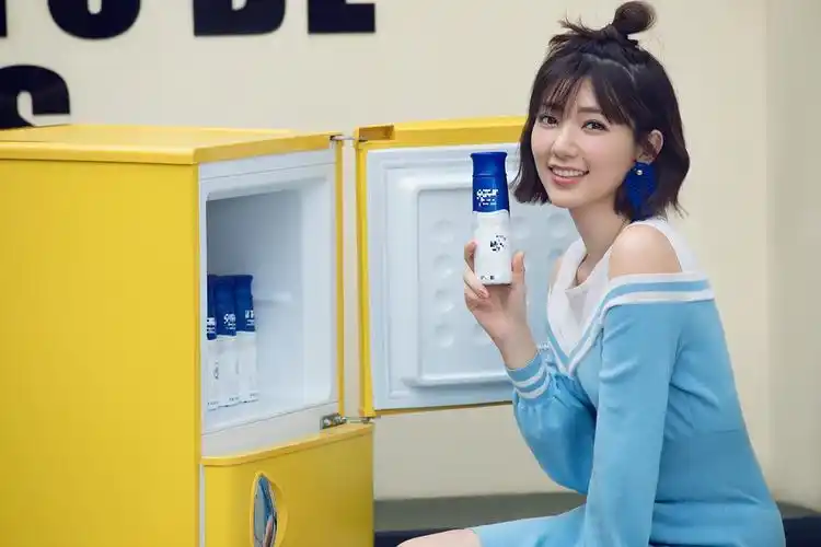 郭雪芙俏皮写真清新明朗少女感十足