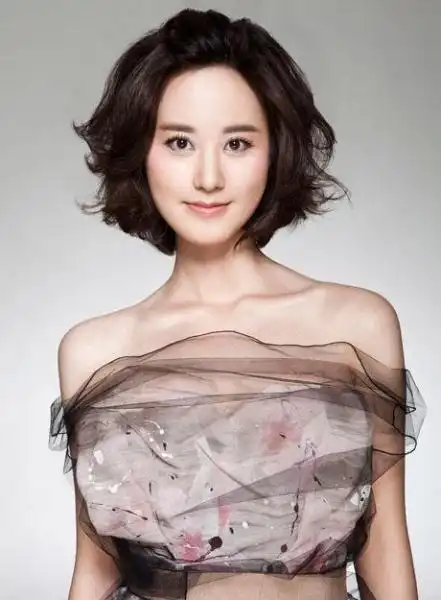 盘点央视财经频道的年轻美女主播们(组图)