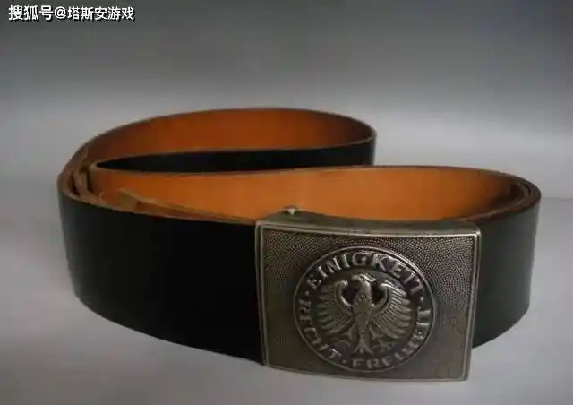 m36式外腰带,相当于二战德军战斗人员的一种装备栏,别看它是一个腰带