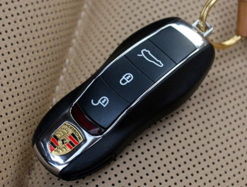 难得借了台法拉利一看钥匙呆了档次还不如飞度