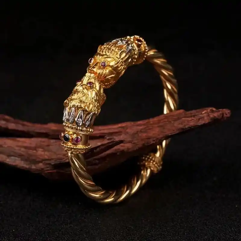 古董手镯.lalaounis黄金神兽手镯,整体18k金手工打 - 抖音