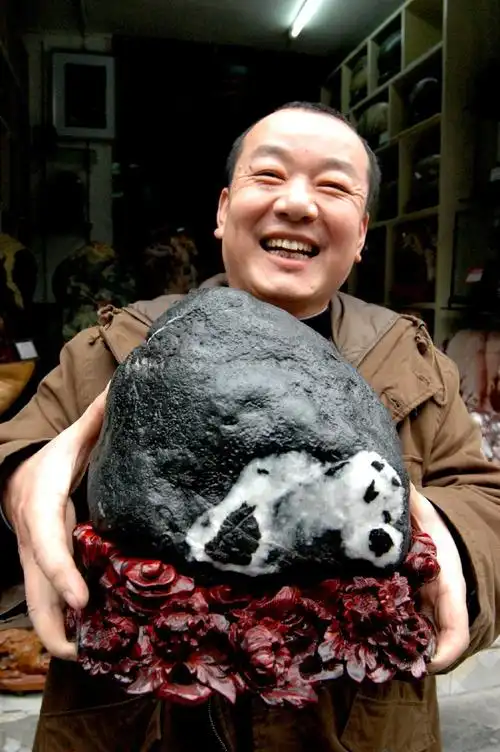 奇石的天然属性和审美情趣,是奇石收藏的灵魂.