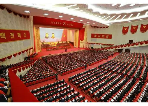 朝媒公布朝鲜劳动党七大会议现场图 金正恩穿西装致辞(组图)