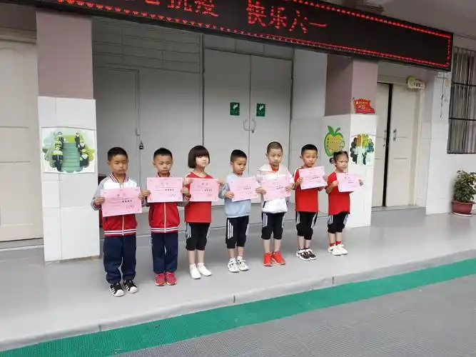 布尚格,赵煜城三位小朋友,智慧家长他们是向张羿妈妈(向春艳),王洛曦