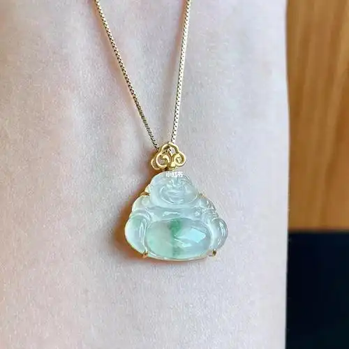 这个祥云扣头翡翠佛公值不值得入手呀有没有懂的姐妹快来帮我看看