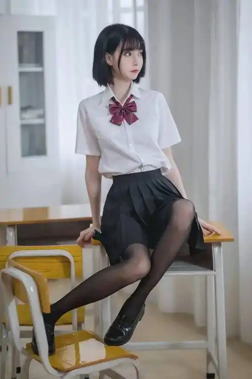 jk制服:黑色袜jk小姐姐,一眼就沦陷_图片_支持_姐姐