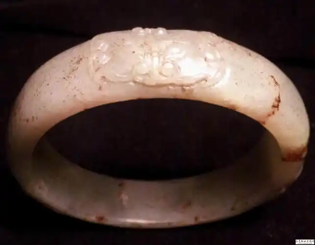 汉代玉镯,四饕餮纹.