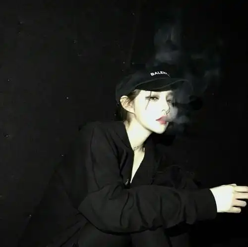 女生欧美头像黑色