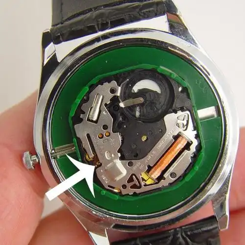 石英表拆开机芯表把怎么拔出机芯上有push标志