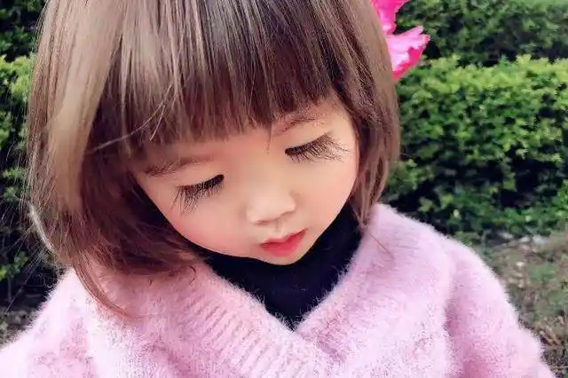 长睫毛宝宝们走红网络,网友:眼睛是心灵的窗户,他们还自带窗帘_长度