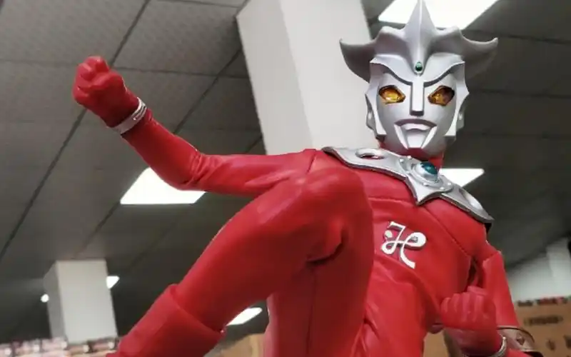 rah雷欧奥特曼,格斗王赛罗师父,小皮套简单把玩分享_哔哩哔哩_bili