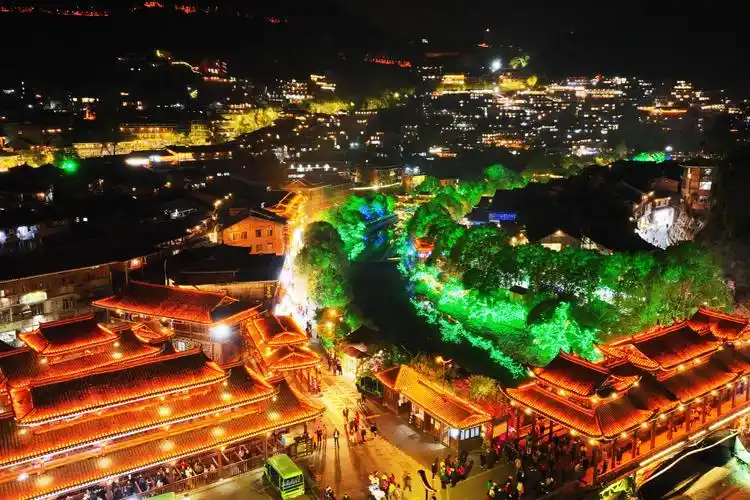 泰山,千户苗寨等全国多个景区客流量趋于饱和,采取措施控制客流