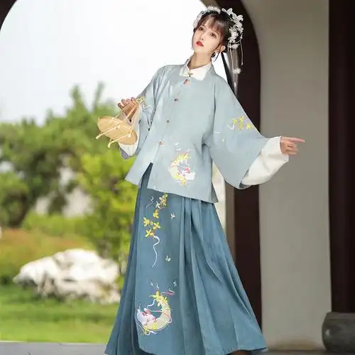 中国国风古装汉服女秋冬季齐腰襦裙全套明制方对襟汉服