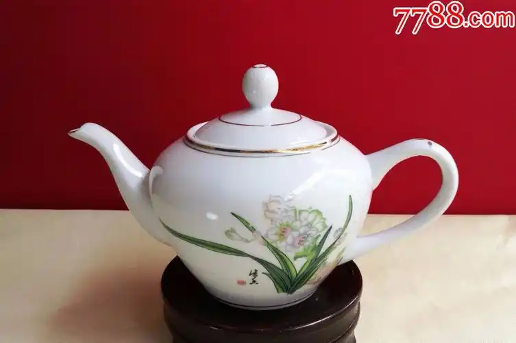 80年代德化白瓷描金贴花水仙花纹茶壶