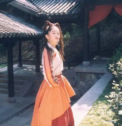 组图:《天龙八部》片场传真--钟灵(杨蕊饰)