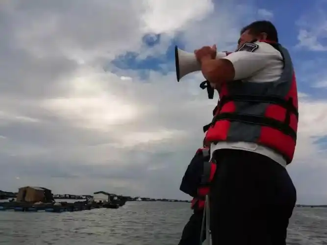 网友称赞雷州渔政大叔这个姿势帅呆了