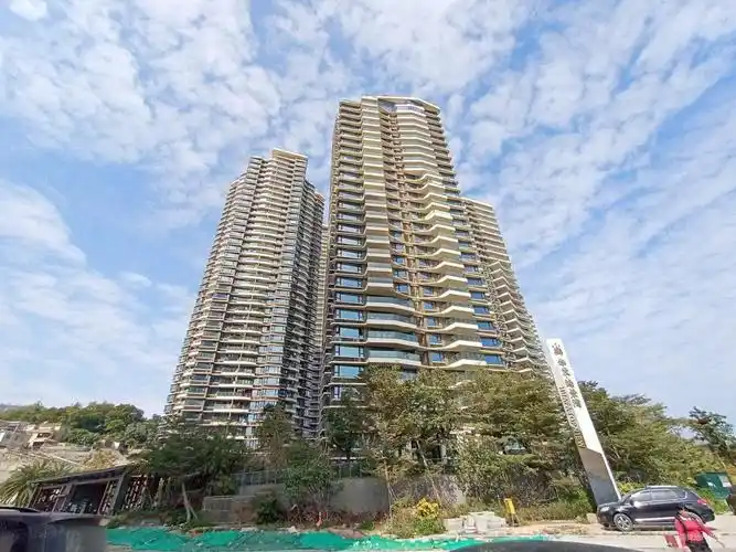 全新未入住单价2万8急售华发峰景湾南向三房超好楼层