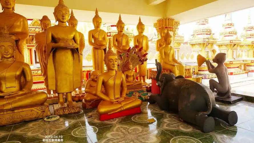 老挝的佛教圣地—塔銮寺