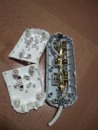 公牛插座gn-q1110怎么拆开?没有螺丝,求拆卸方法,最好有图