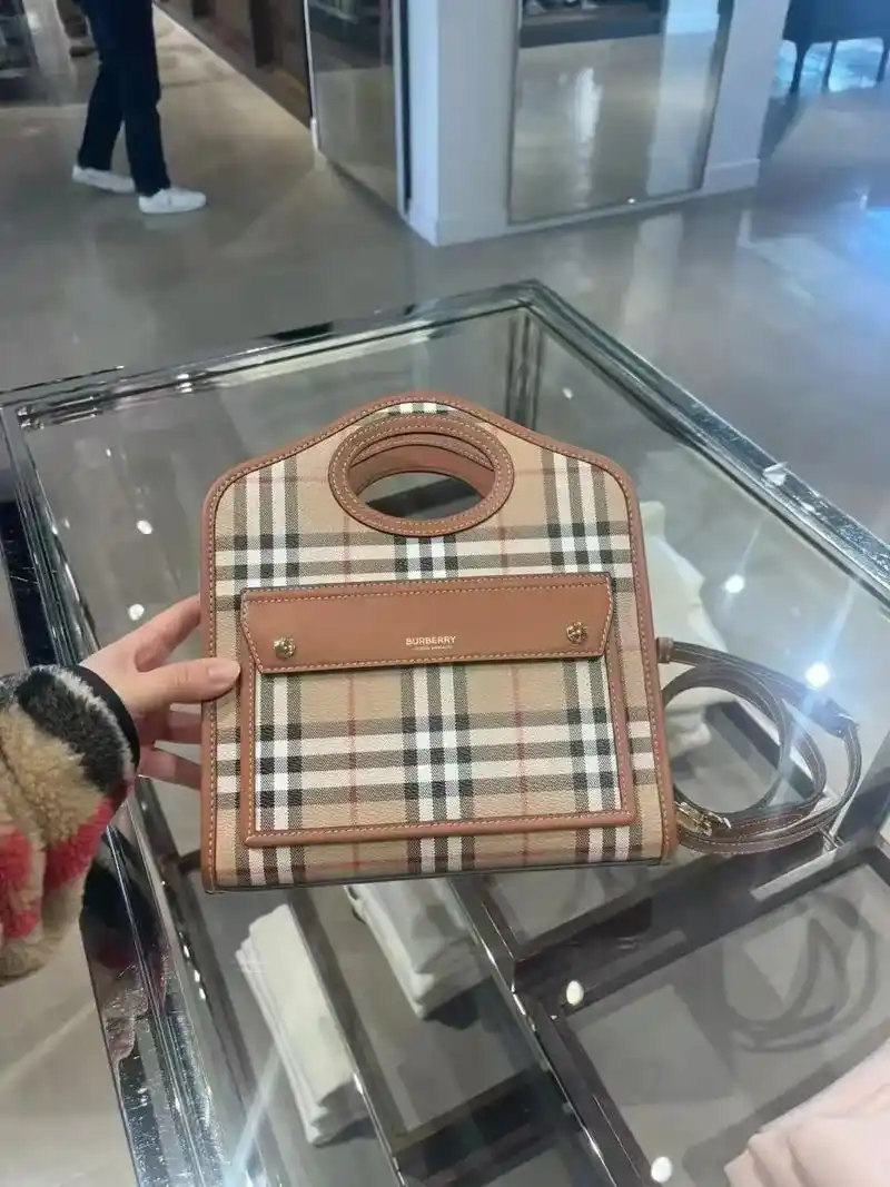 burberry巴宝莉 女士包.有肩带可单肩斜挎.折5