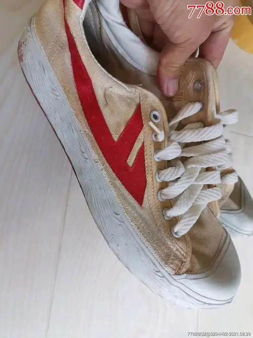 老回力正品篮球鞋41码品相如图实物实拍上海胶鞋六厂感兴趣的话点"我