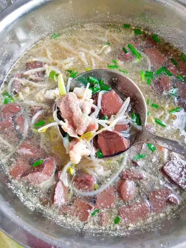 豆芽猪血汤的做法