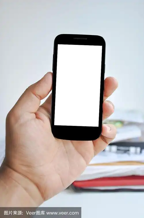 手里拿着空白的智能手机屏幕